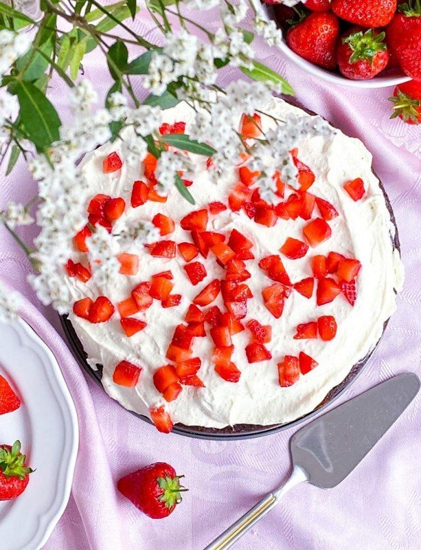 schokokuchen rezept mit sahne und erdbeeren, schokokuchen glutenfrei vegan, schokokuchen mit sahne und erdbeeren backen, schokokuchen mit sahne und erdbeeren einfach, glutenfreier schokokuchen mit veganer sahne und erdbeeren, glutenfreier schokokuchen thermomix,